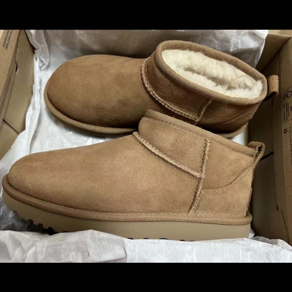New Classic Ultra Mini BootChestnut (Women's)